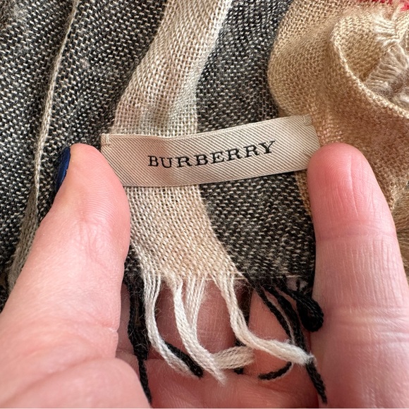 [BURBERRY] Giant Check Crinkle Scarf, Camel - Picture 6 of 8